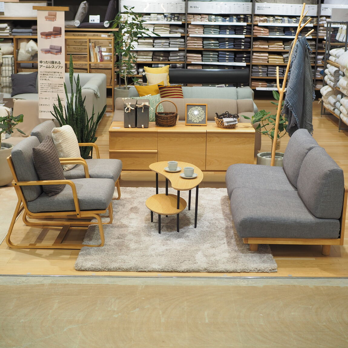 直江津】名前のとおりリビングでもダイニングでもつかえる｜リビング